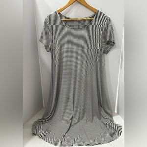 Old Navy Women’s Size Medium Black and White Striped Short Sleeve T-shirt Dress